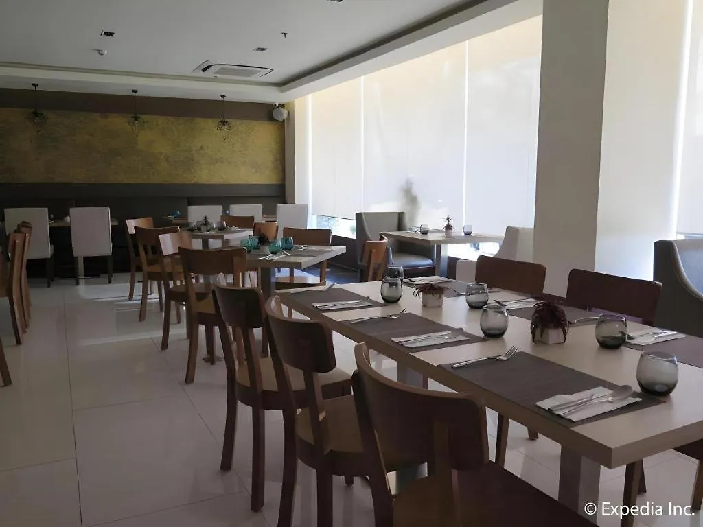 Home Crest Hotel Davao 3*,