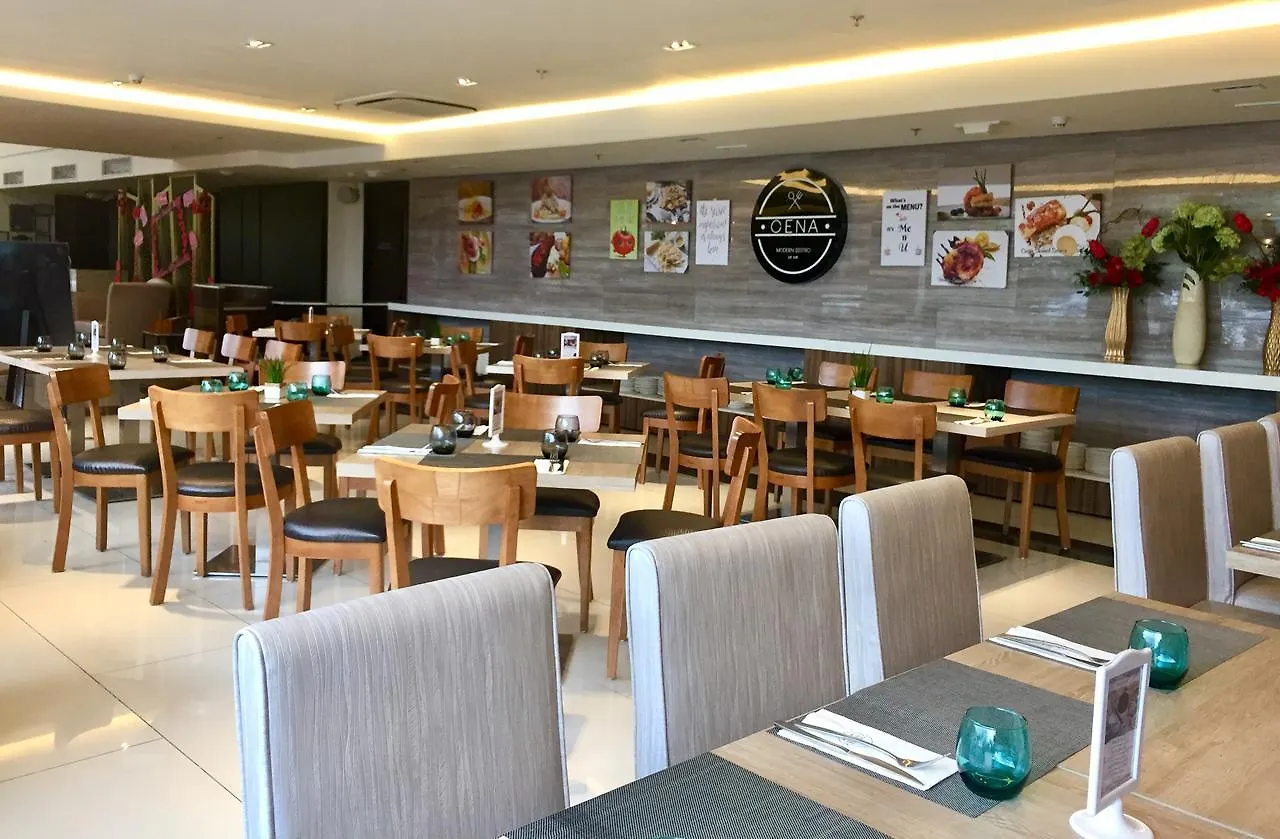 Home Crest Hotel Davao 3*,